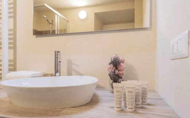 Romantic Escape City Centre With Jacuzzi & Parking