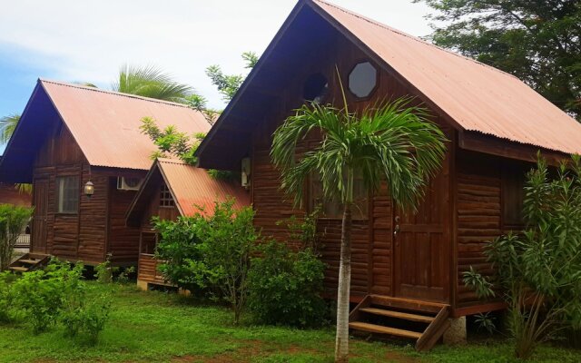 Hotel Cabanas La Teca