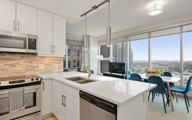 2BR 2BA Stampede and Calgary Tower View Free Park