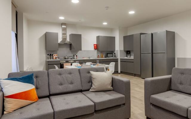 Modern Rooms in LEICESTER SK - Hostel