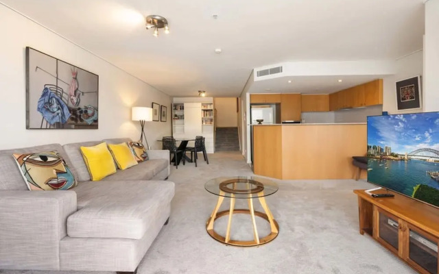Apartment in Iconic Fingerwharf