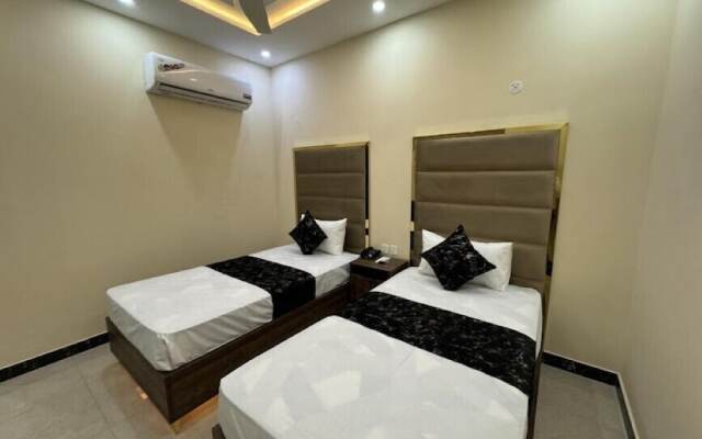 Gold Pine Hotel Lahore
