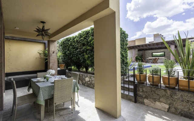 Angelic Centro 2BR with Pool