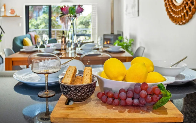 Manhattan Wharfside 301