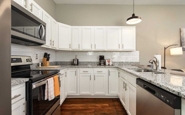 Historic CozySuites 4BR 2BA