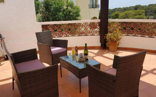 Fabulous refurbished apartment above private villa