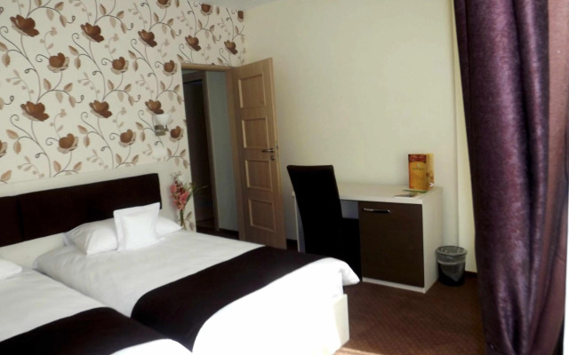 West Plaza Hotel