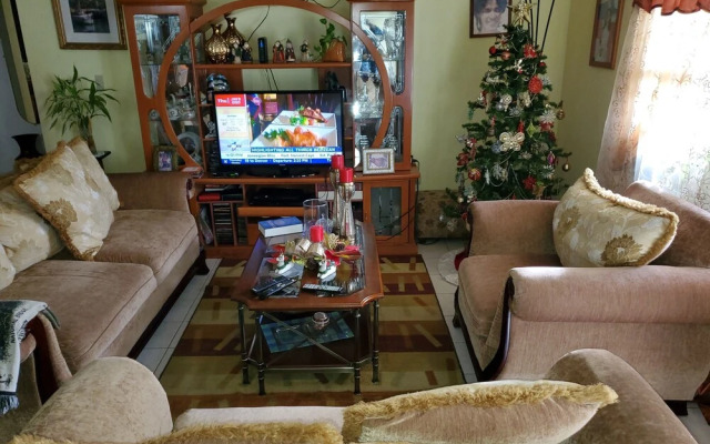 Yoli's Bed & Breakfast