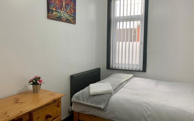 Stunning 5bed House in Birmingham Contractors Also