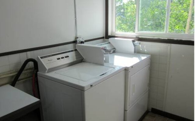 Country Squire Motor Inn