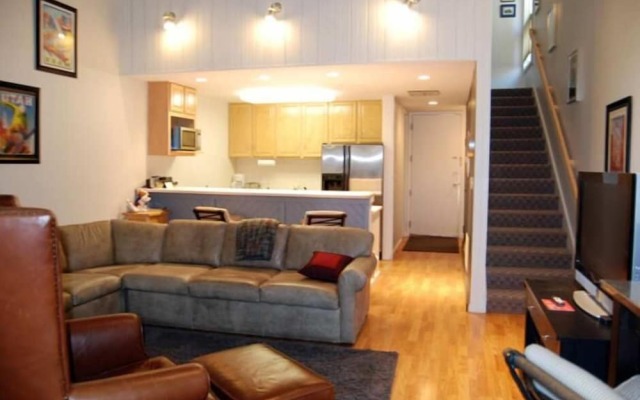 Three Kings Condo Near the Lifts by RedAwning