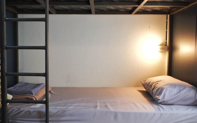 Urban Bed Hostel - Adults Only