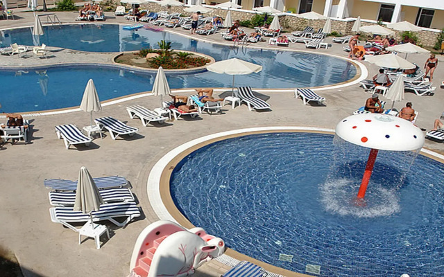 Matina Pefkos ApartHotel