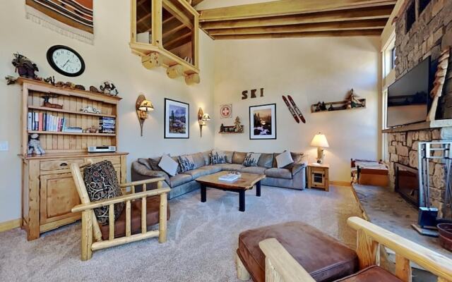 Slopeside Four Bedroom Homes at 1849 Condos - Free Wifi & Parking!