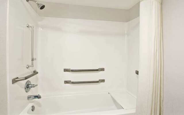 Super 8 by Wyndham Gainesville