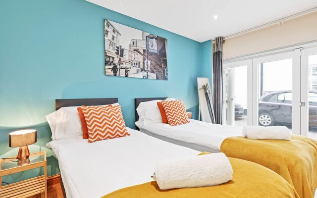 Brighton Getaways - Beach Lodge House