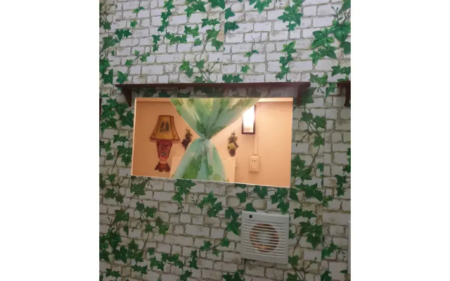 GardenPod Hostel + Café