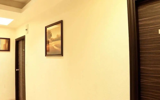 OYO Premium Harish Mukherjee Road