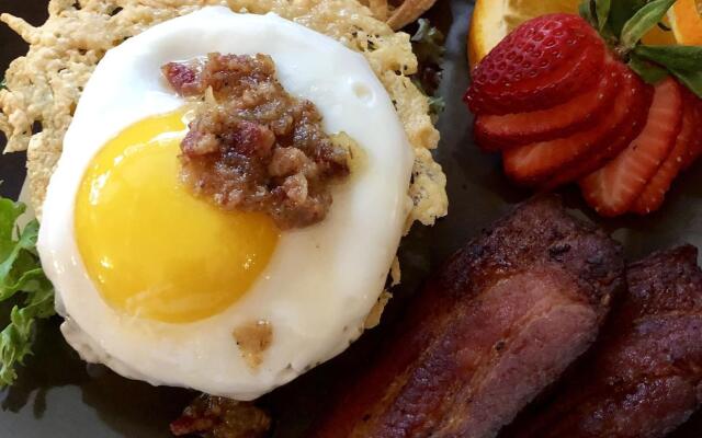 Walnut Waters Bed & Breakfast