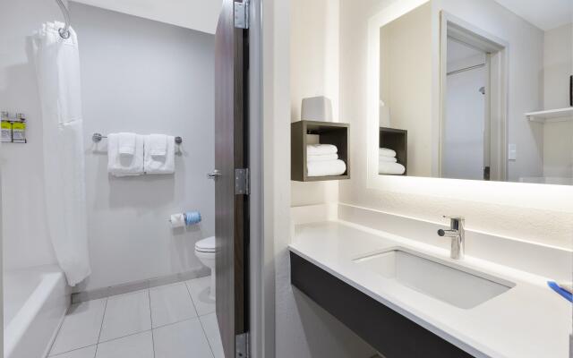 Holiday Inn Express Detroit-Warren by IHG