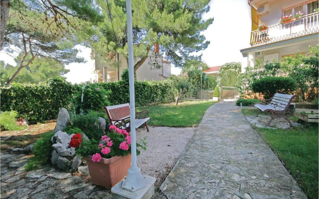 Three-Bedroom Apartment in Brodarica