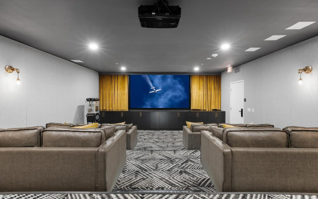 One Lux Stay at G8