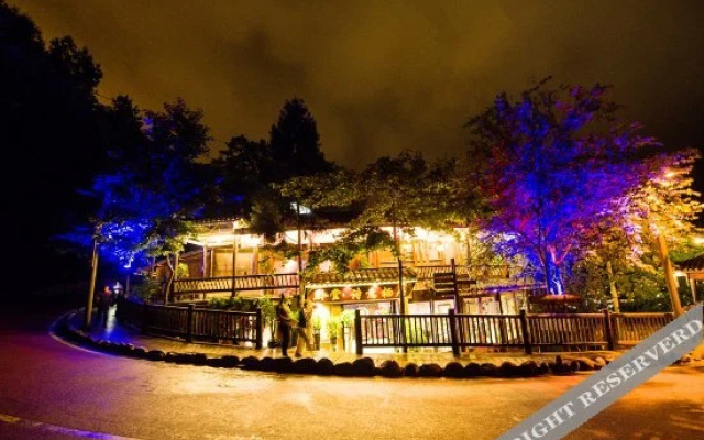 Qian Hall Poetic Flavour Dwelling