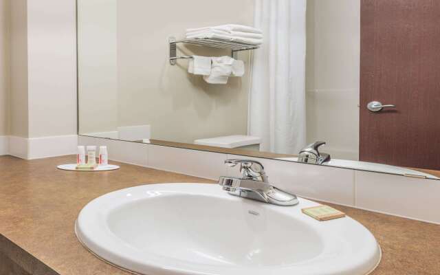 Super 8 by Wyndham Innisfail