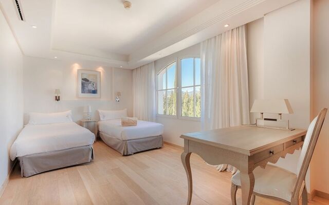 Las Dunas Suites & Apartments