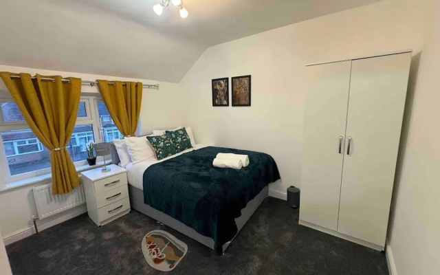 3-bed Home, Sleeps 8, Ideal for Large Groups