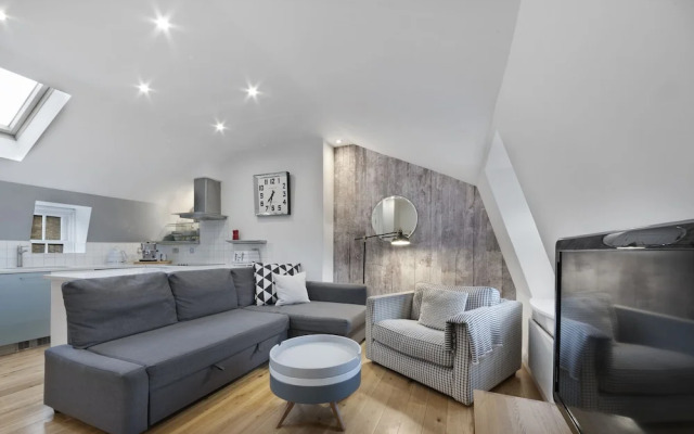 King's Cross Penthouse by MoreThanStays