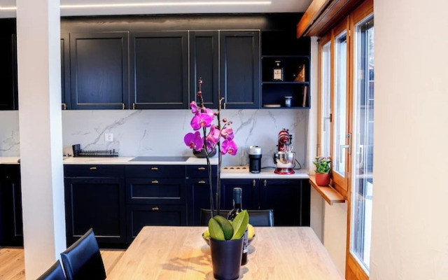 Alpine Mountains Retreat by Sea N' Rent