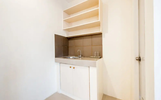 OYO 490 V-cat Apartelle