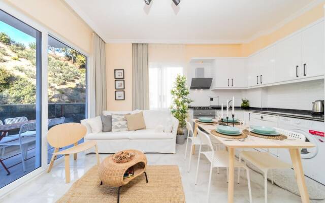 Modern Flat With Shared Pool and Balcony in Alanya