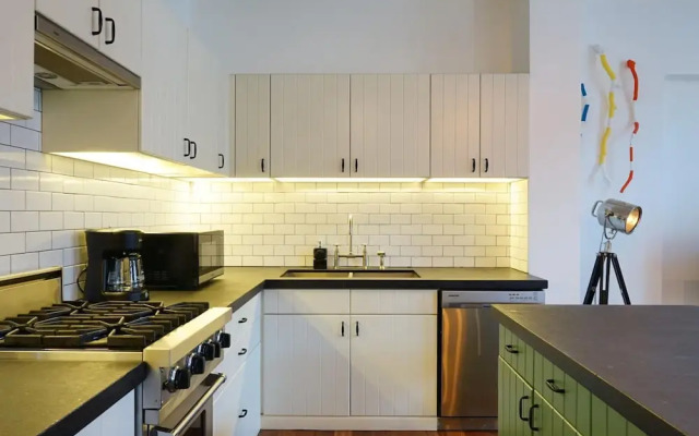 w Beautiful 1BR With Balcony in Casco Viejo