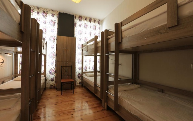 Gallery Hostel Tbilisi - Image 3