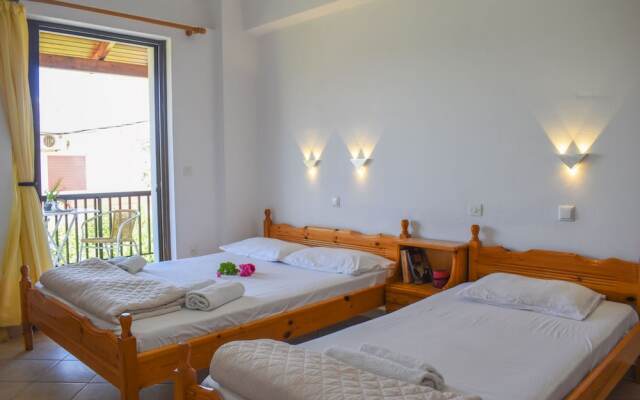 Comfy green studio/just 150m to the beach