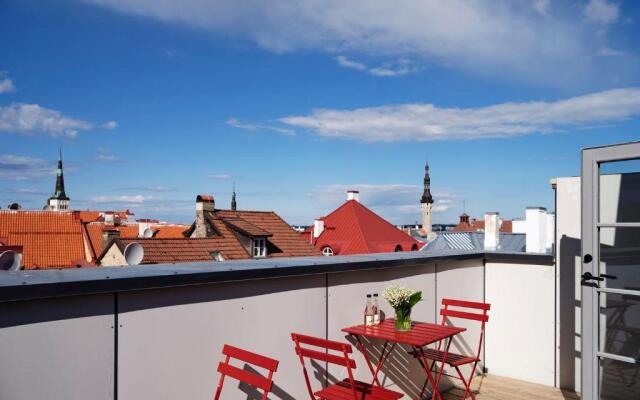 LJ5 - Old Town Rooms with Exclusive shared Roof Terrace