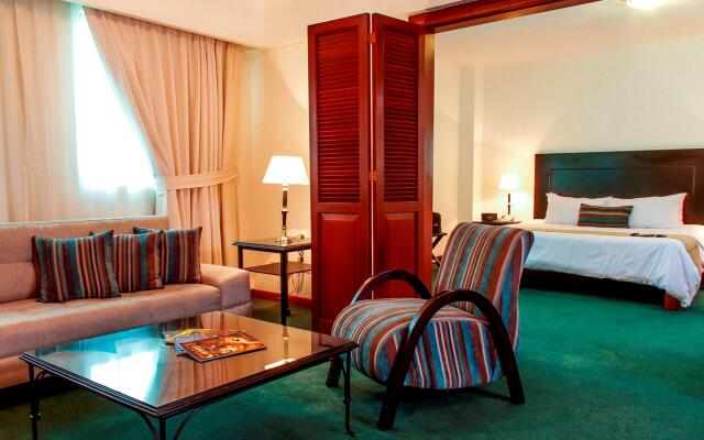 El Polo Apart Hotel & Suites