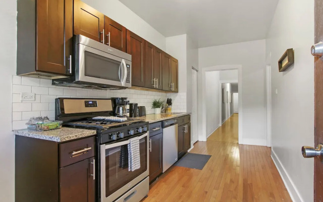 Charming 3BR Rogers Park Home in Newgard