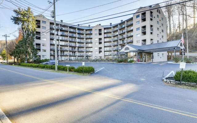 Downtown Gatlinburg Condo w/ Community Pool!