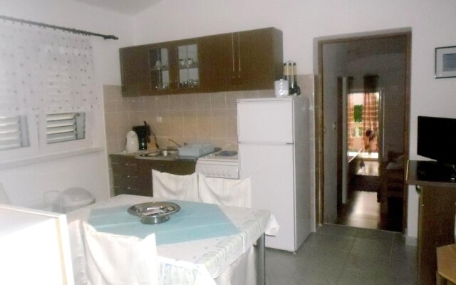 Two-Bedroom Apartment in Banjol