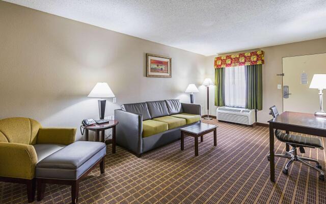 Quality Inn & Suites Greenville - Haywood Mall