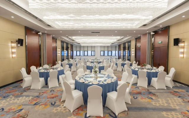 Yun-Ray Hotel