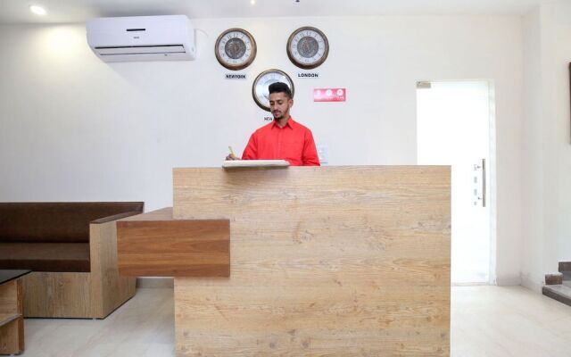 OYO 24442 Amaze Inn