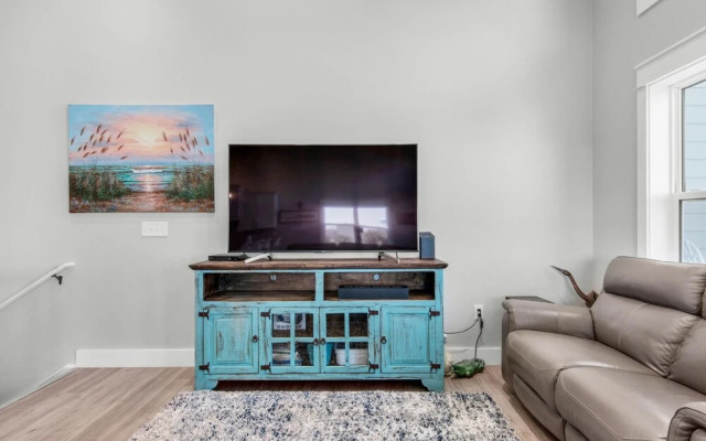 Pelican at Sound Side