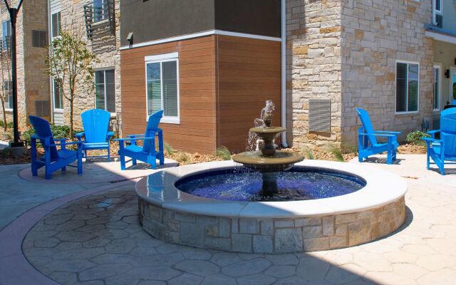 Soka Suites Dallas - Las Colinas