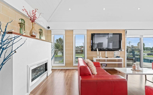 Bliss on the Bay Upstairs