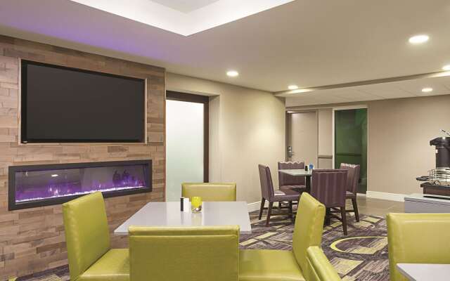 La Quinta Inn & Suites by Wyndham Baltimore BWI Airport