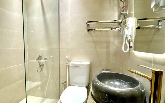 Shiny Pyramids Boutique Hotel